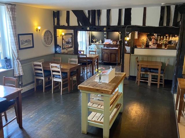 The White Hart Hotel Newenden Екстериор снимка