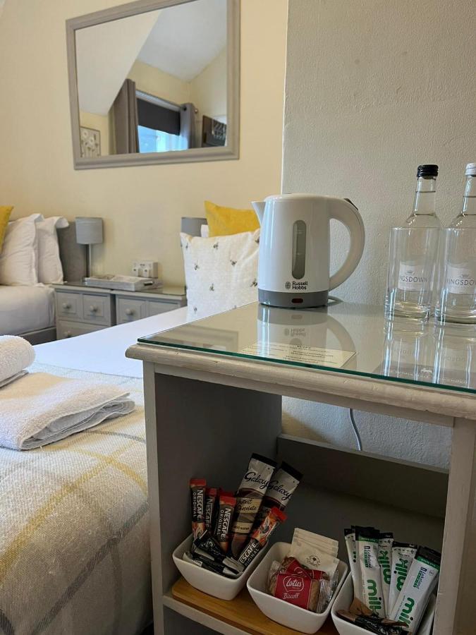 The White Hart Hotel Newenden Екстериор снимка