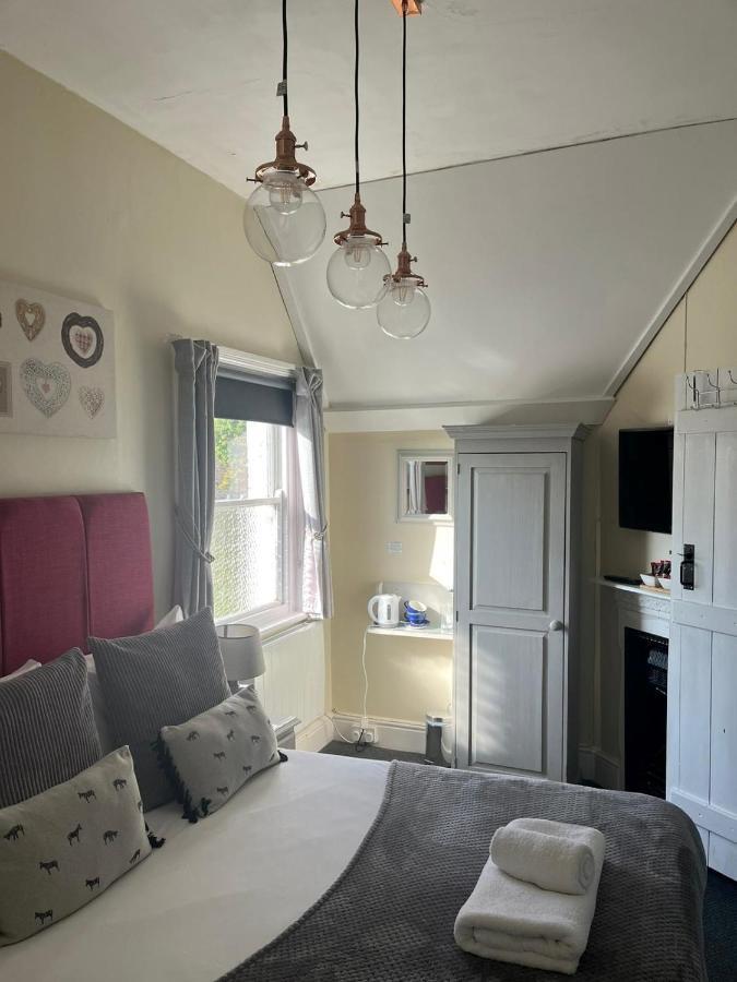 The White Hart Hotel Newenden Екстериор снимка