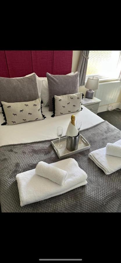 The White Hart Hotel Newenden Екстериор снимка