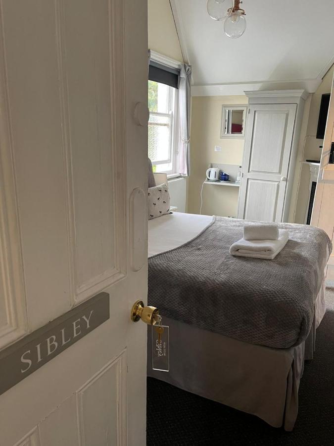 The White Hart Hotel Newenden Екстериор снимка