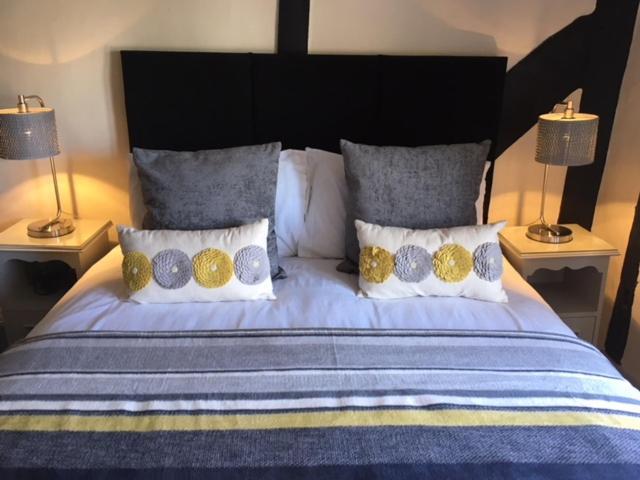 The White Hart Hotel Newenden Екстериор снимка