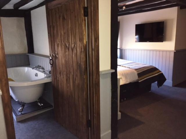 The White Hart Hotel Newenden Екстериор снимка